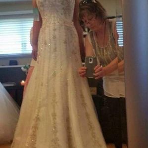 Strapless wedding gowm